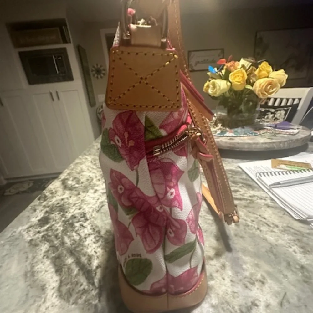 Dooney and Bourke BRAND NEW/RARE FLORAL FUSCHIA Pattern Crossbody Bag! - Picture 14 of 16
